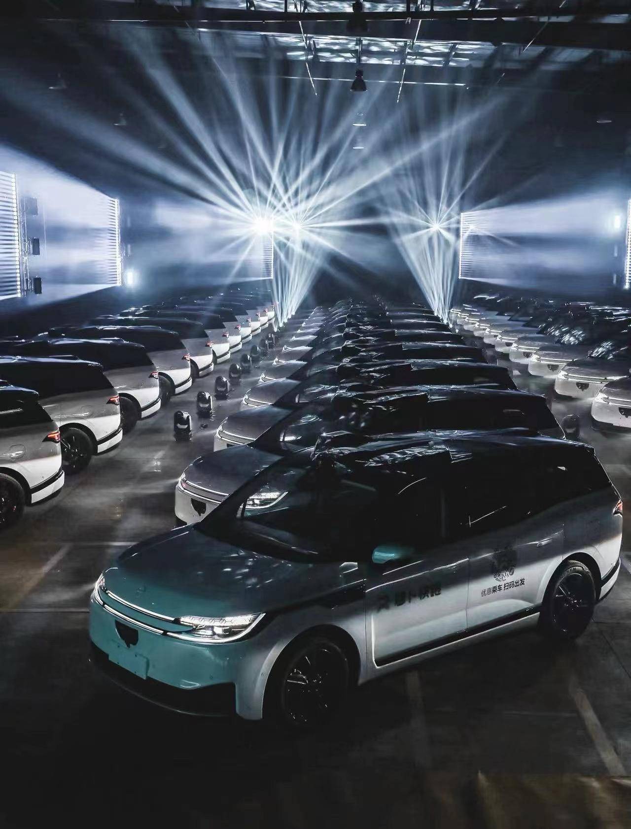 全民智駕時代,無人駕駛汽車!_新能源車