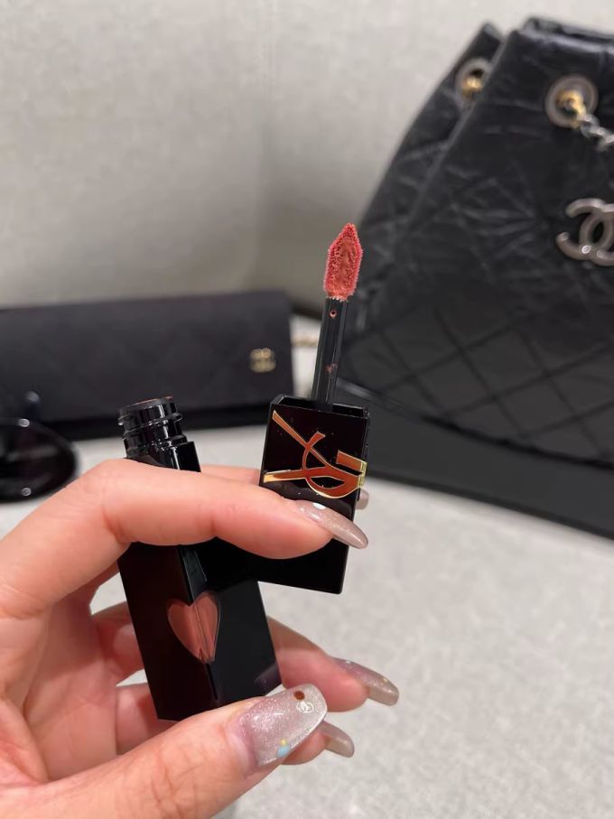 超潤超好看的圣羅蘭黑管唇釉_唇彩唇蜜