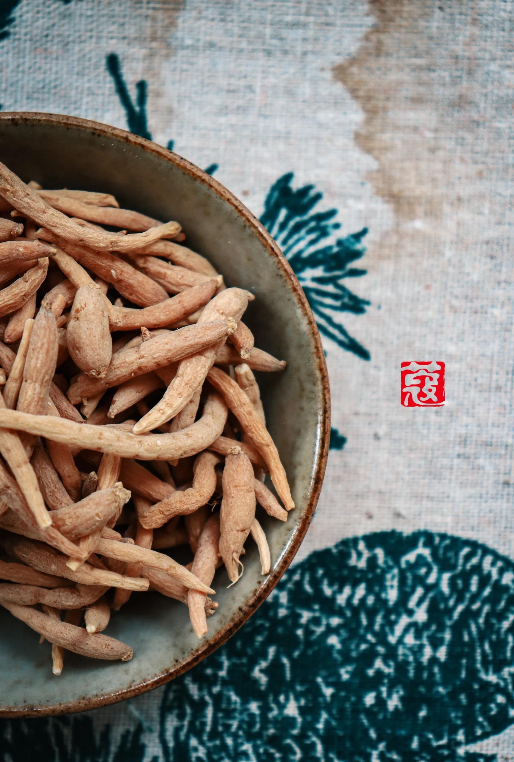 野生太子參泡水煲湯,秋季潤燥必備呢!