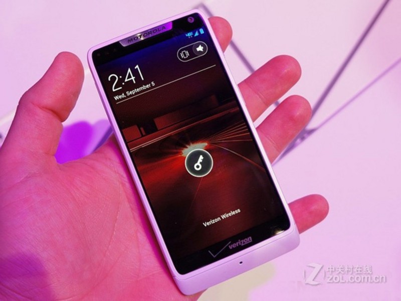大屏幕有大作用摩托羅拉RAZR2V9評測視頻