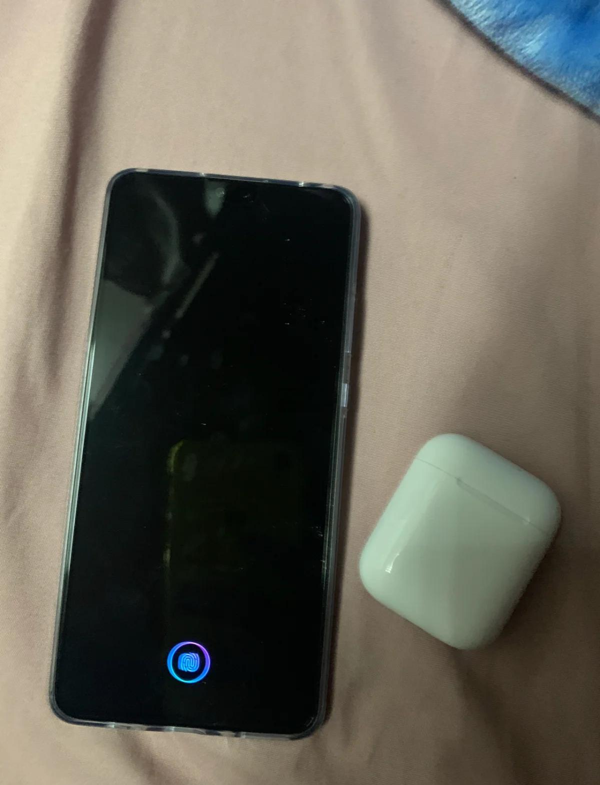 蘋果藍牙耳機鏈接華為手機,聽歌斷斷續續的,只帶一個就