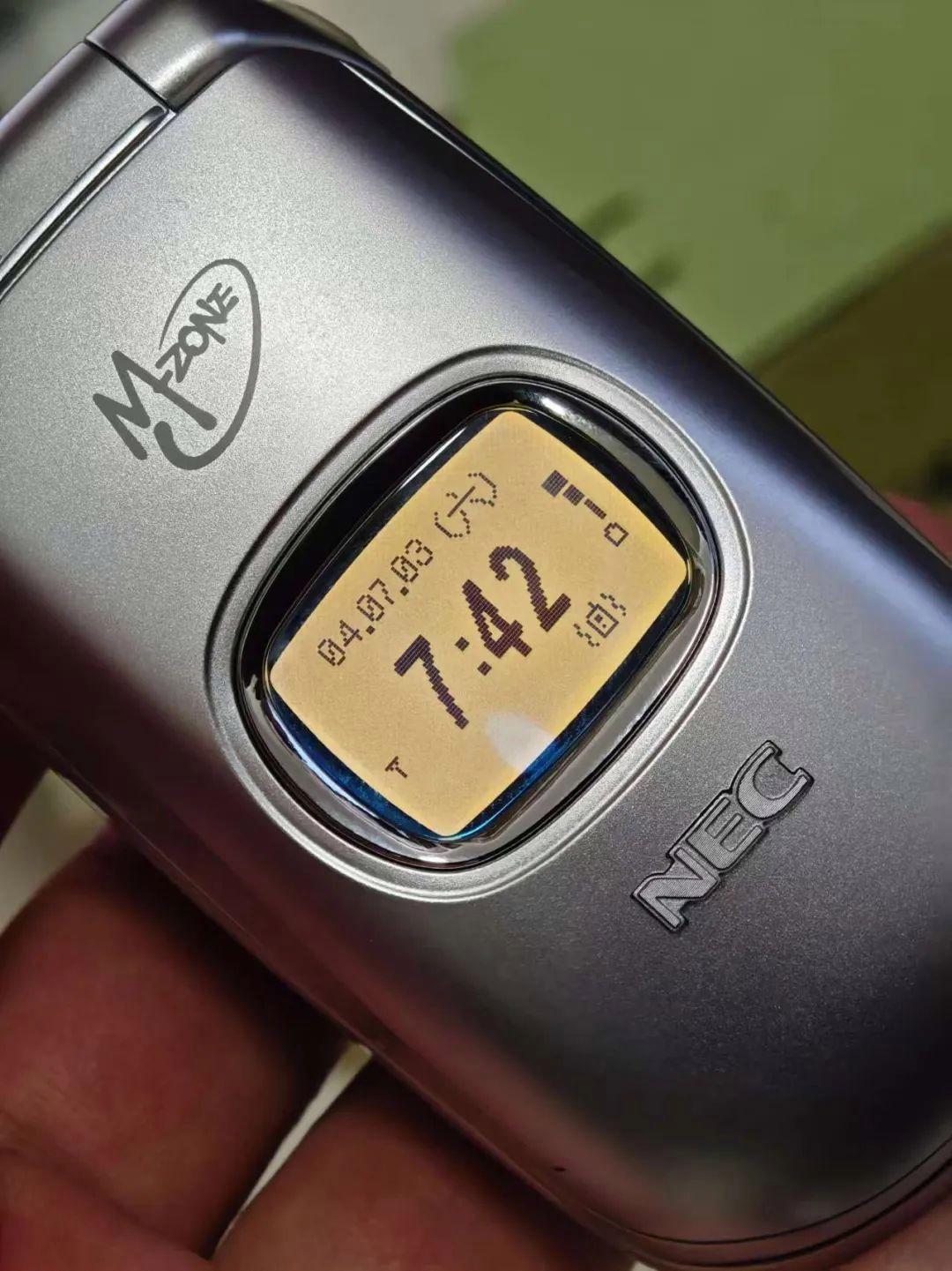 打開你的精彩2000元翻蓋手機精品導購-4