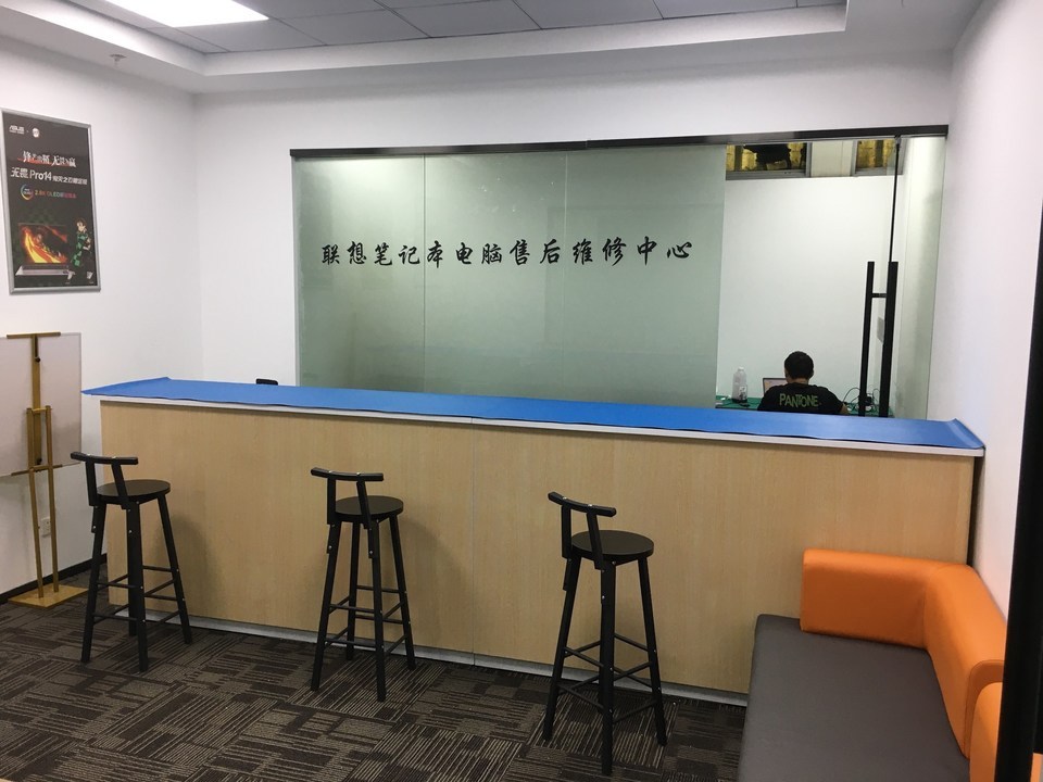 邸耘豪
