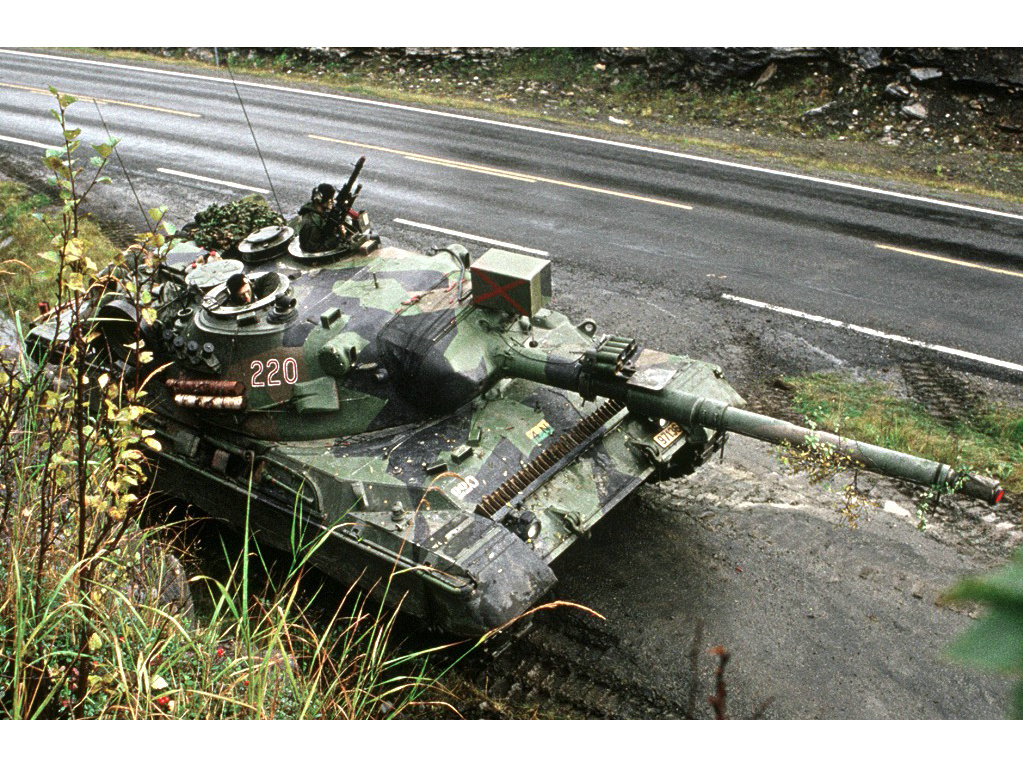 廣東中山市仿真輪式裝甲車85式主戰坦克模型出售定制