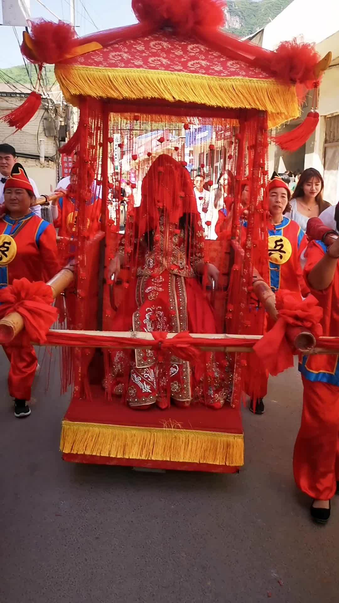青島婚禮八抬大轎明媒正娶價(jià)格多少-八抬大轎的含義及具體細(xì)節(jié)解析