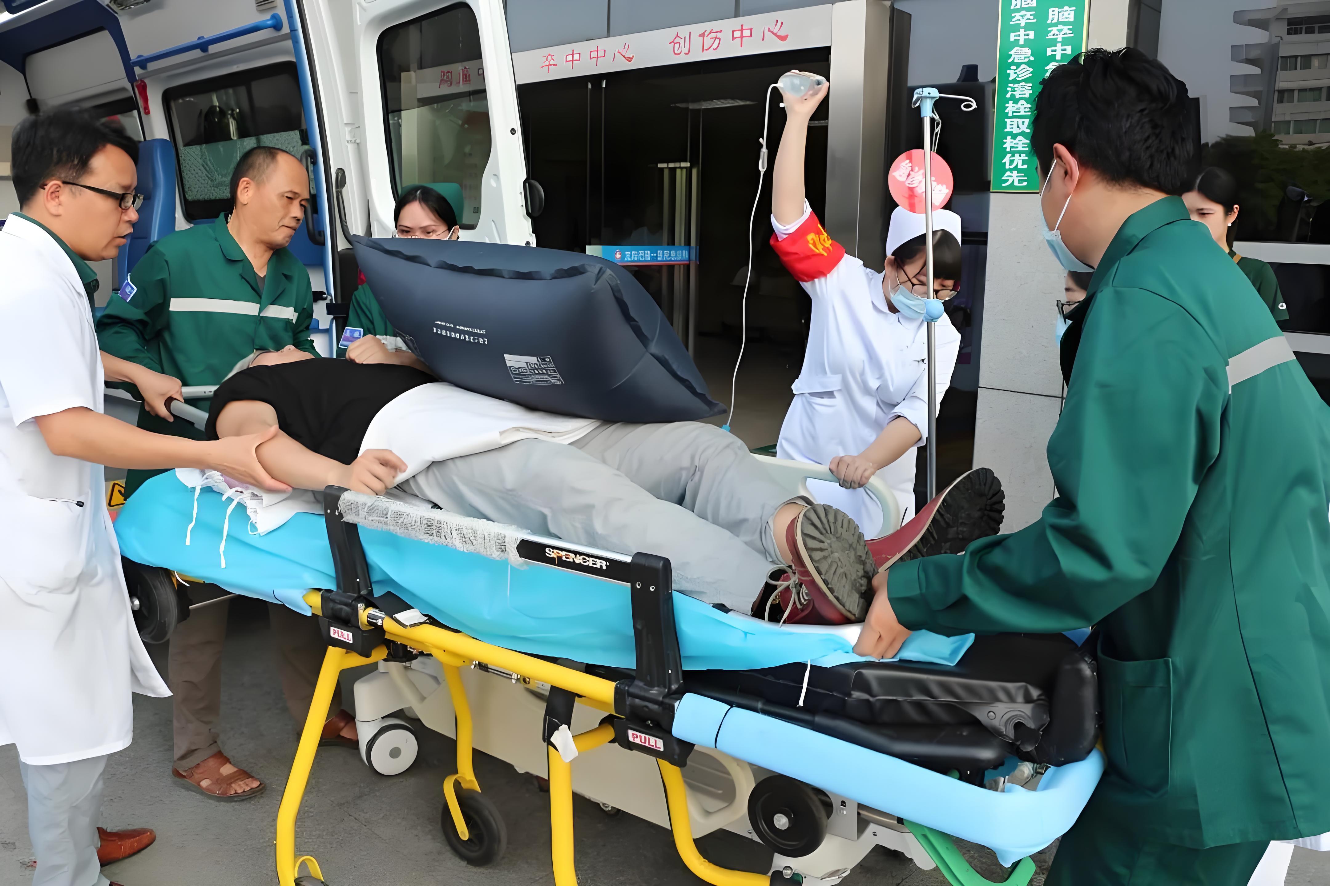 郴州擔(dān)架車接送病人-病人轉(zhuǎn)院用車-醫(yī)護全程陪護服務(wù)視頻
