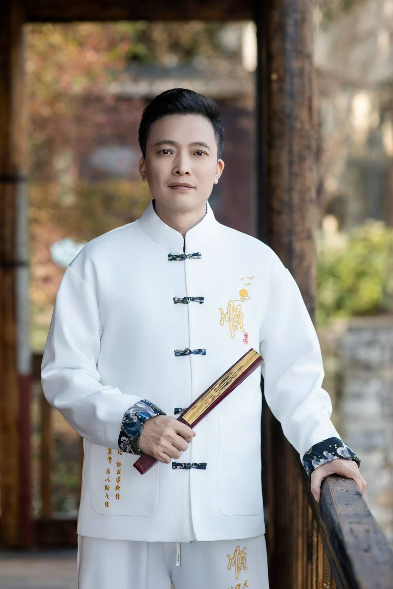 淮安洪澤區(qū)當(dāng)?shù)赜忻娘L(fēng)水大師推薦當(dāng)代易經(jīng)風(fēng)水學(xué)泰斗視頻