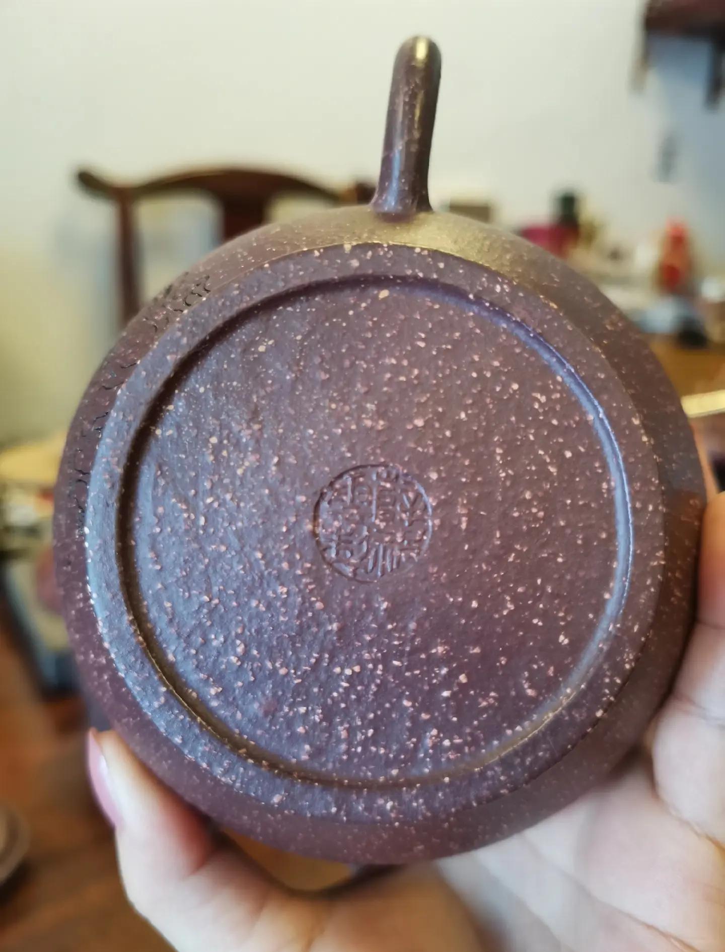 省大師湯鳴皋底槽清和掇壺現(xiàn)在市場價是18000精品紫