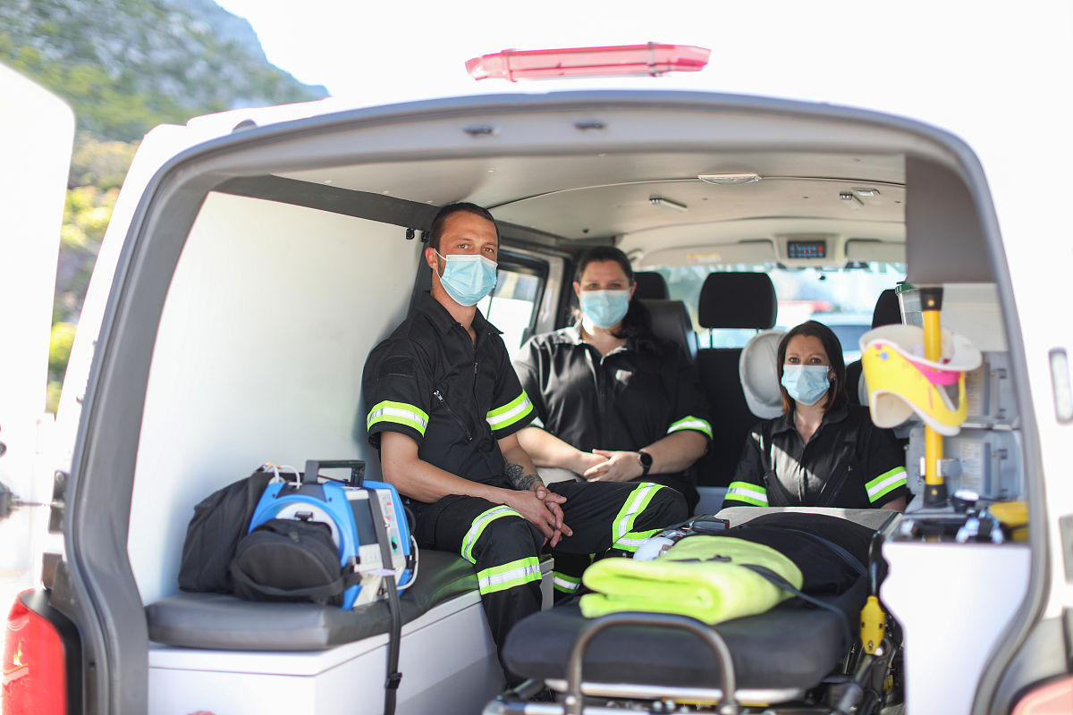 佛山救護車出租120急救車租賃重癥患者轉院非急救轉運車出租視頻