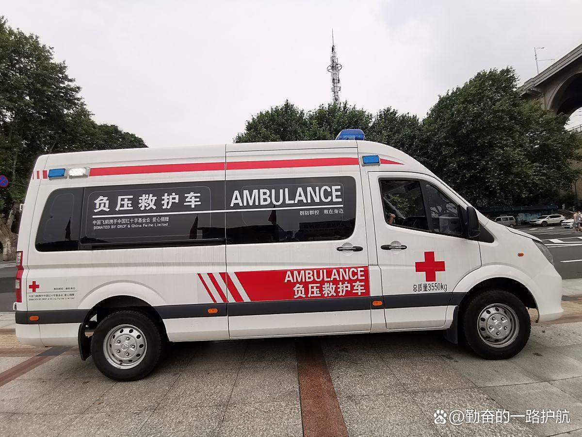 看下安順病人長(zhǎng)短途轉(zhuǎn)院救護(hù)車(chē)私人120救護(hù)車(chē)價(jià)格多少視頻