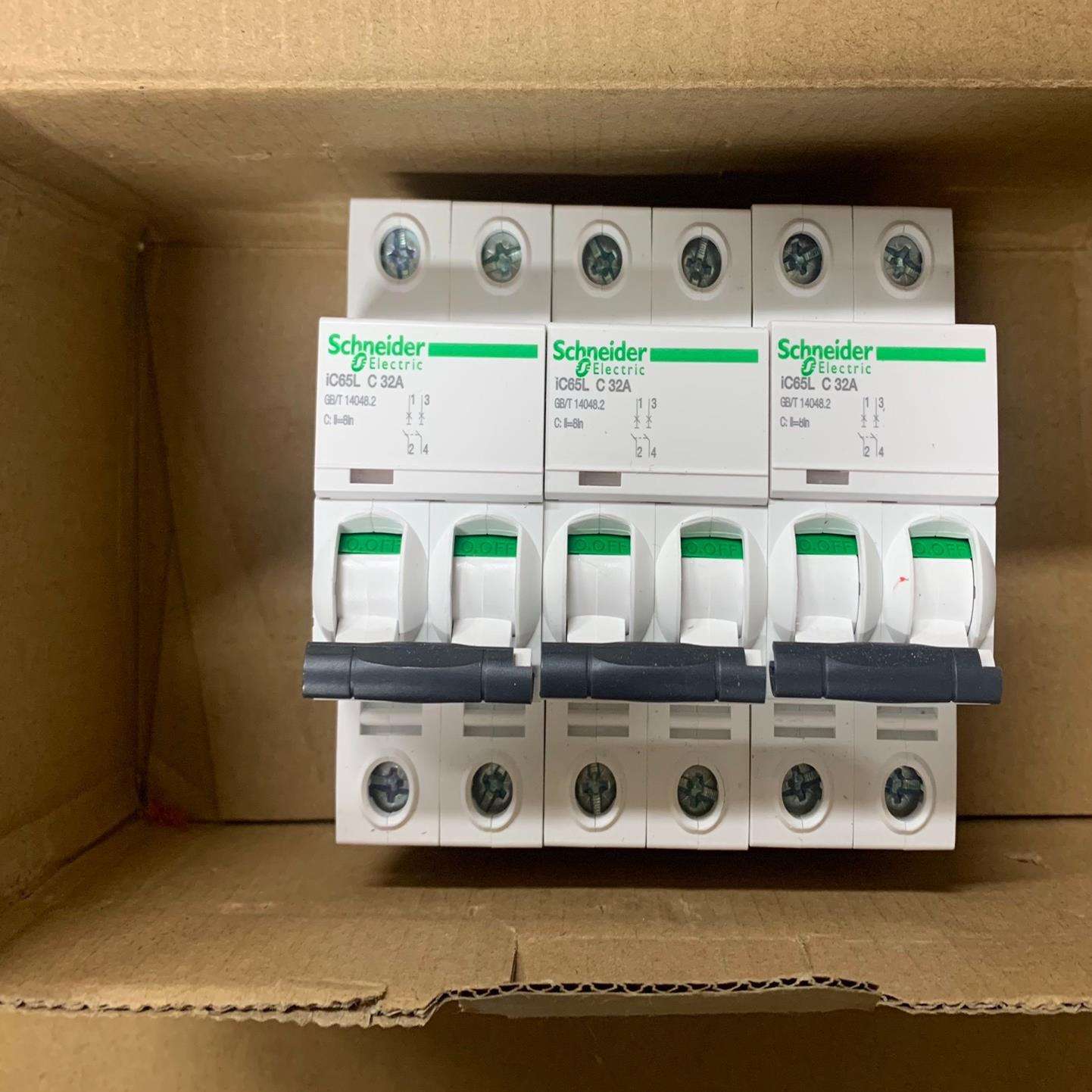 施耐德小型斷路器iC65N3P50AiC65N