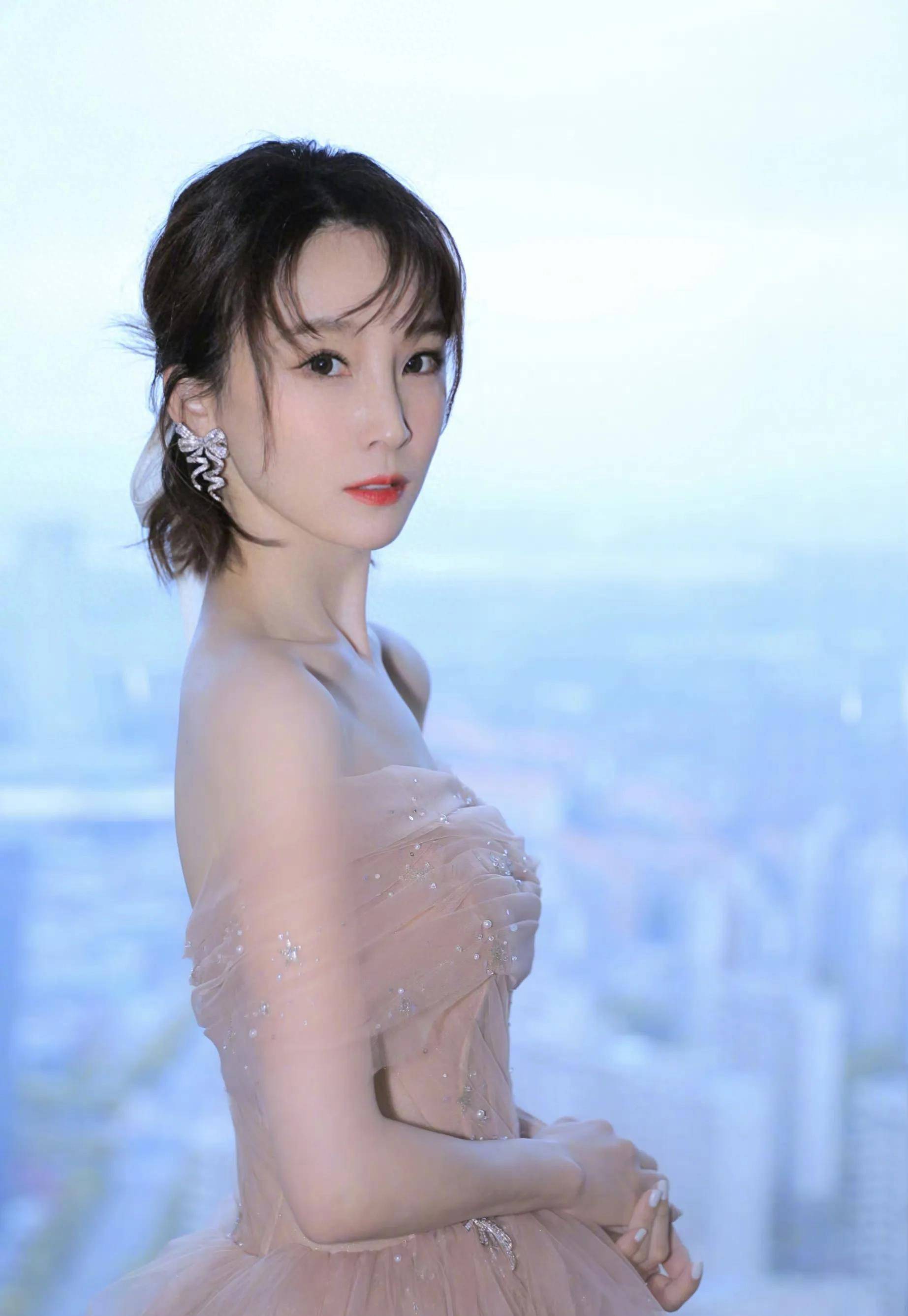 謝楠的第一任丈夫是誰圖片