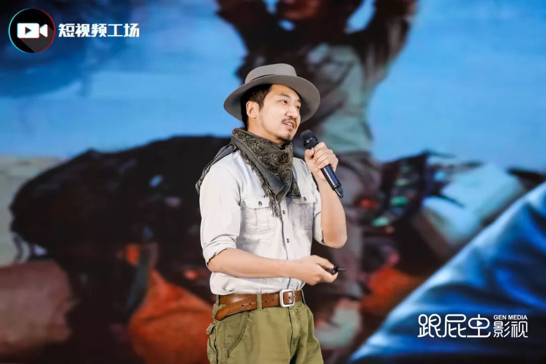 雷探長是一個人去的么